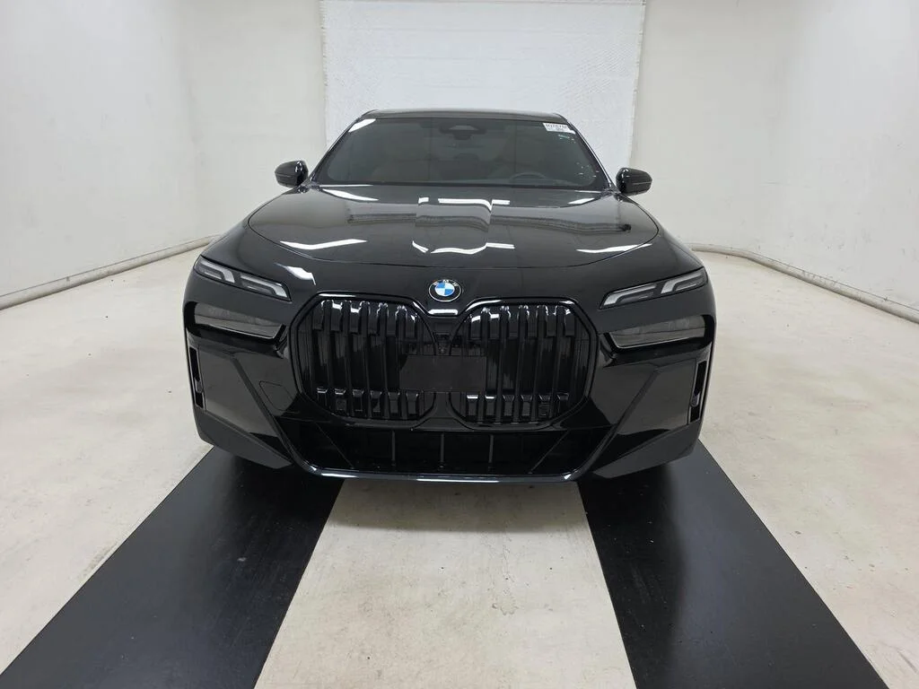 BMW 740, 3.0 L, 2024 il, 24 000 km